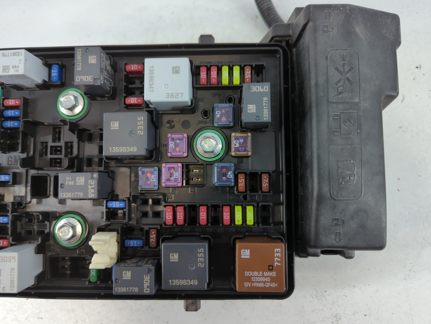 2016-2020 Buick Envision Fusebox Fuse Box Panel Relay Module P/N:84423753 Fits Fits 2016 2017 2018 2019 2020 OEM Used Auto P