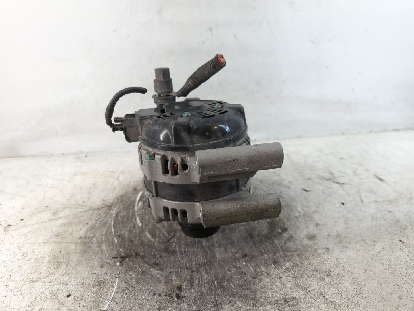 2016-2020 Buick Envision Alternator Replacement Generator Charging Assembly Engine OEM P/N:23286558 Fits OEM Used Auto Parts