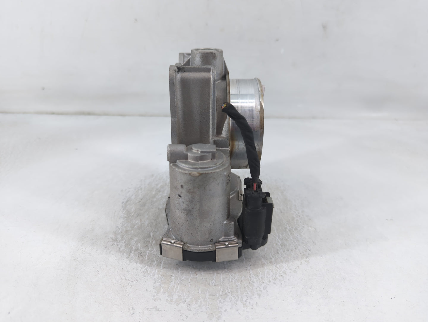 2017-2020 Buick Envision Throttle Body P/N:12670839AA Fits Fits 2013 2014 2015 2017 2018 2019 2020 OEM Used Auto Parts - Oem