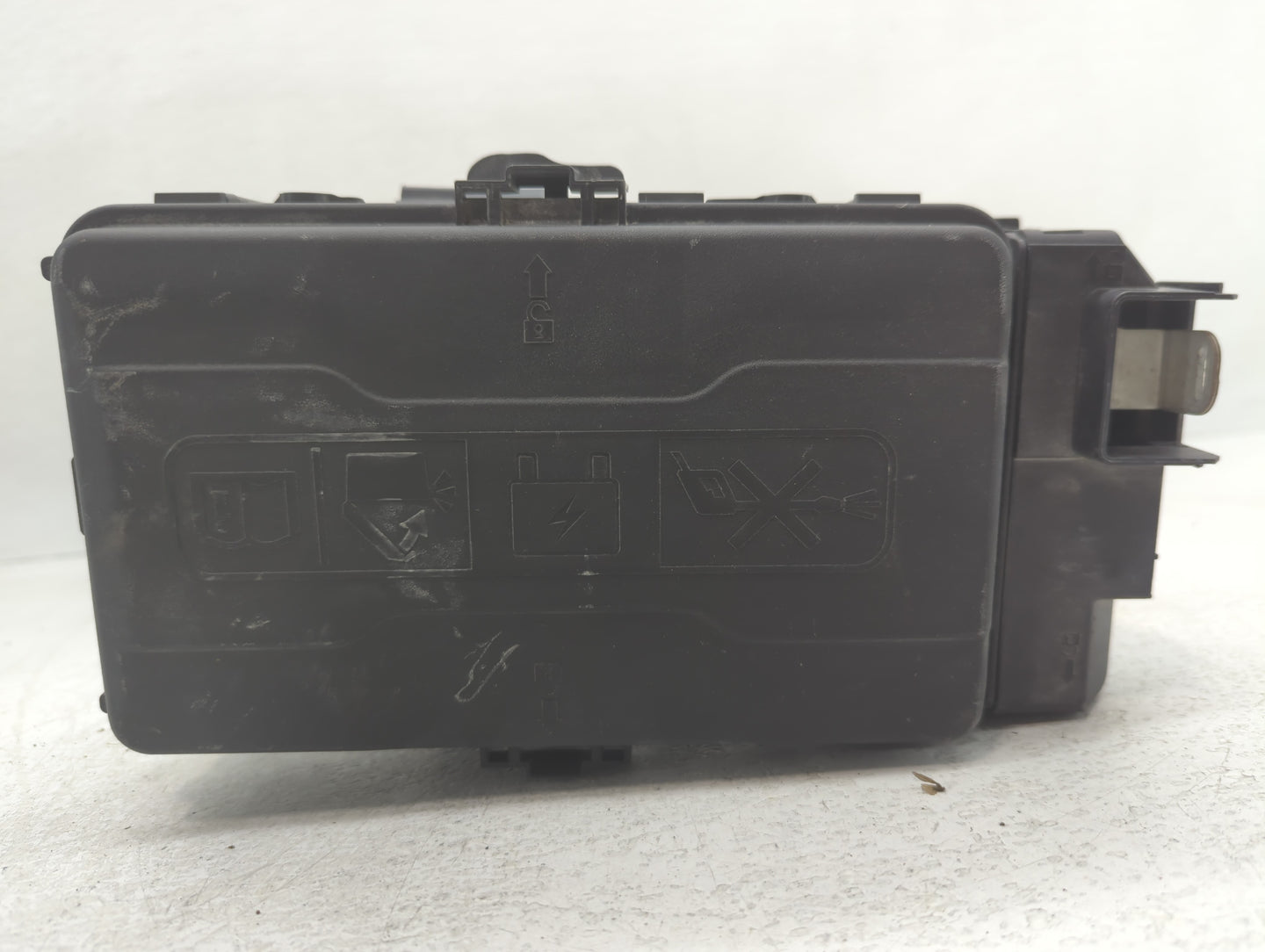 2020 Buick Regal Fusebox Fuse Box Panel Relay Module P/N:39116633_01 Fits OEM Used Auto Parts - Oemusedautoparts1.com