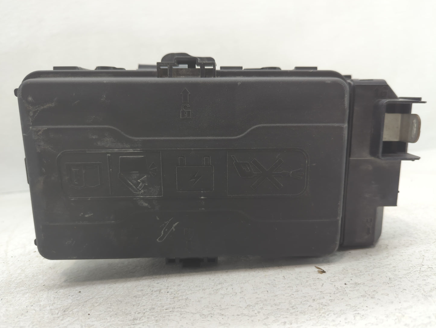 2020 Buick Regal Fusebox Fuse Box Panel Relay Module P/N:39116633_01 Fits OEM Used Auto Parts - Oemusedautoparts1.com