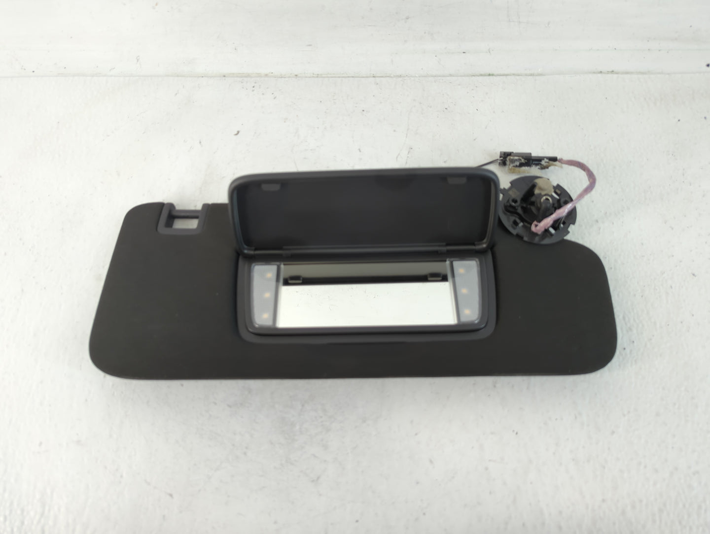 2020 Cadillac Ct4 Sun Visor Shade Replacement Passenger Right Mirror Fits OEM Used Auto Parts - Oemusedautoparts1.com