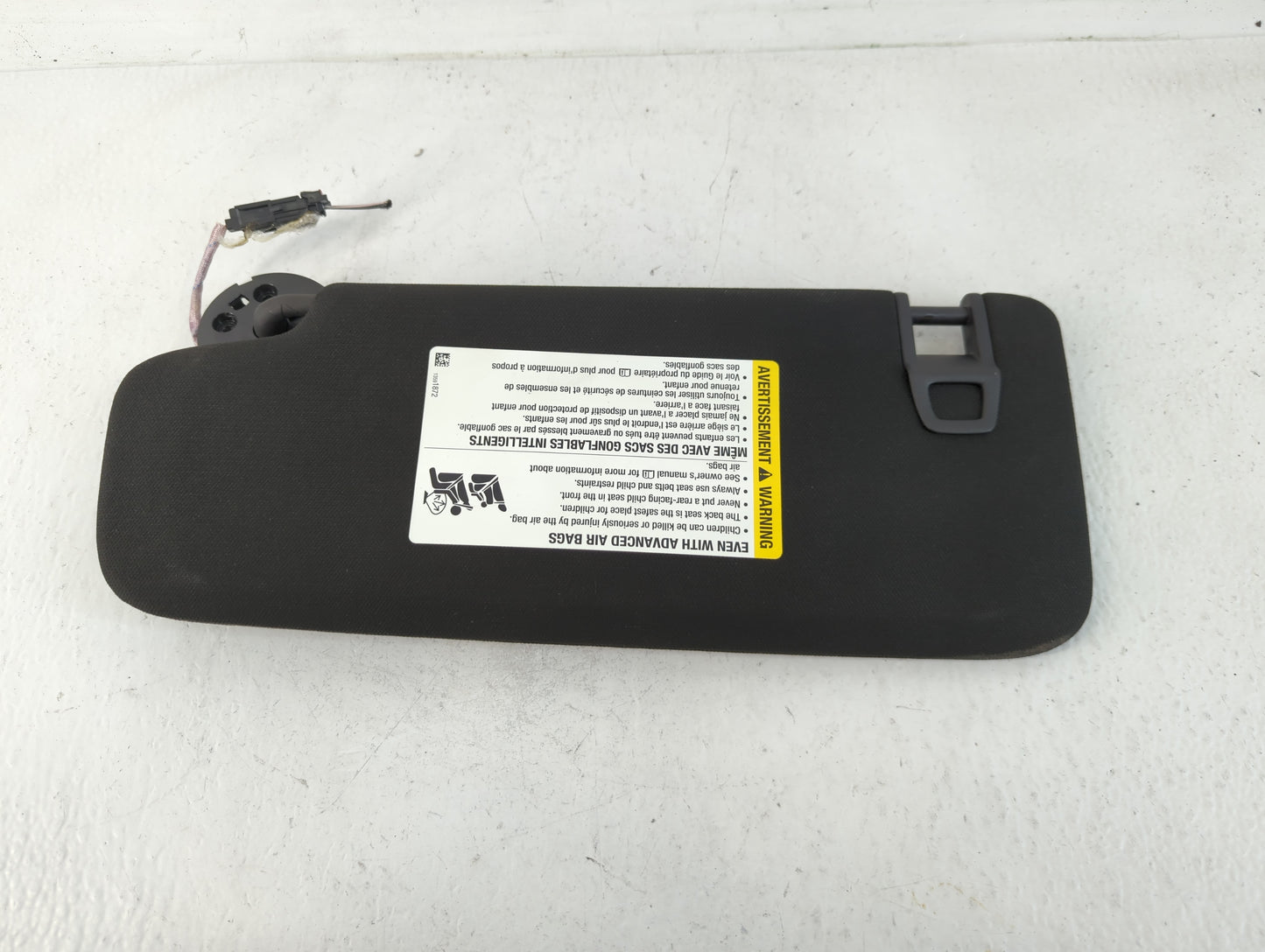 2020 Cadillac Ct4 Sun Visor Shade Replacement Passenger Right Mirror Fits OEM Used Auto Parts - Oemusedautoparts1.com