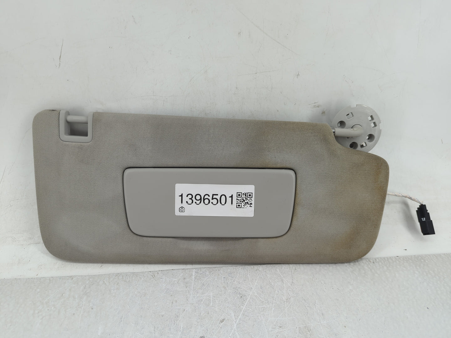 2020 Cadillac Ct5 Sun Visor Shade Replacement Passenger Right Mirror Fits OEM Used Auto Parts - Oemusedautoparts1.com
