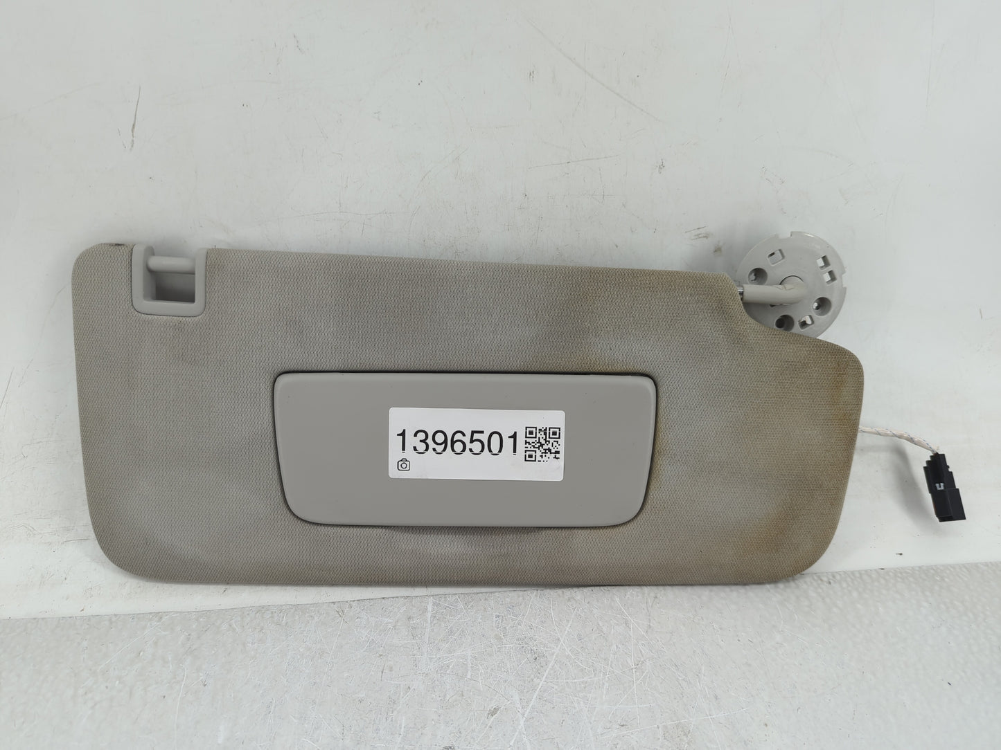 2020 Cadillac Ct5 Sun Visor Shade Replacement Passenger Right Mirror Fits OEM Used Auto Parts - Oemusedautoparts1.com