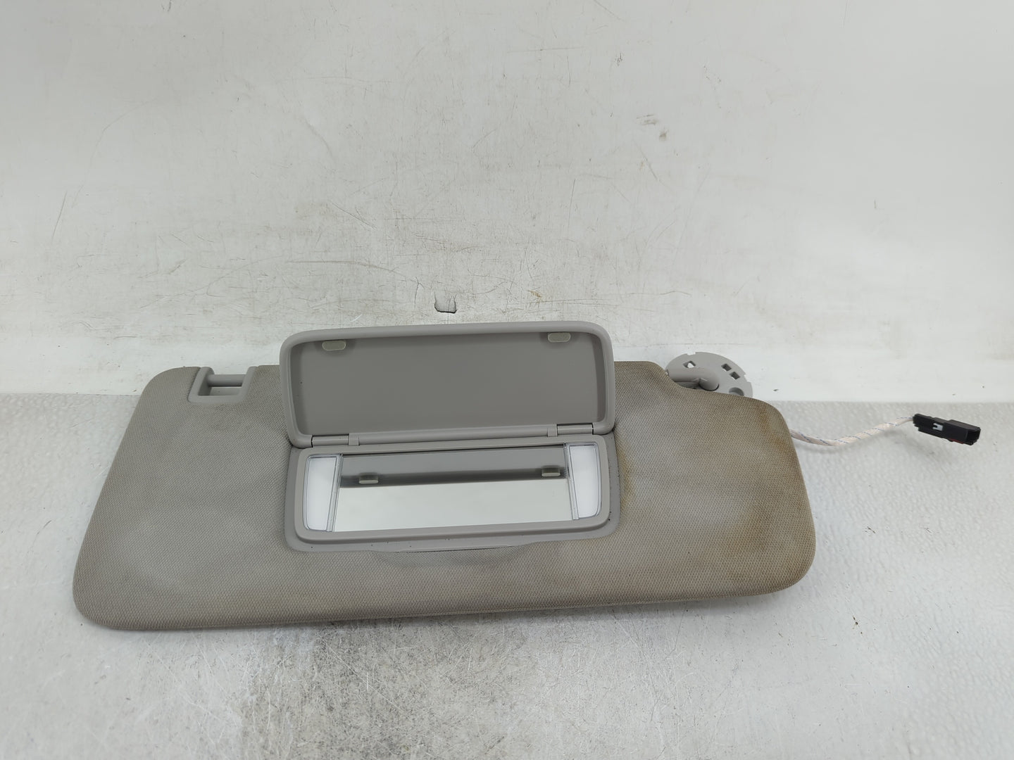 2020 Cadillac Ct5 Sun Visor Shade Replacement Passenger Right Mirror Fits OEM Used Auto Parts - Oemusedautoparts1.com