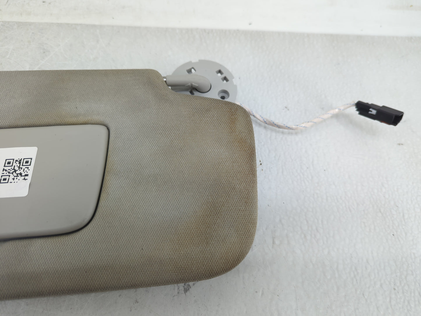 2020 Cadillac Ct5 Sun Visor Shade Replacement Passenger Right Mirror Fits OEM Used Auto Parts - Oemusedautoparts1.com