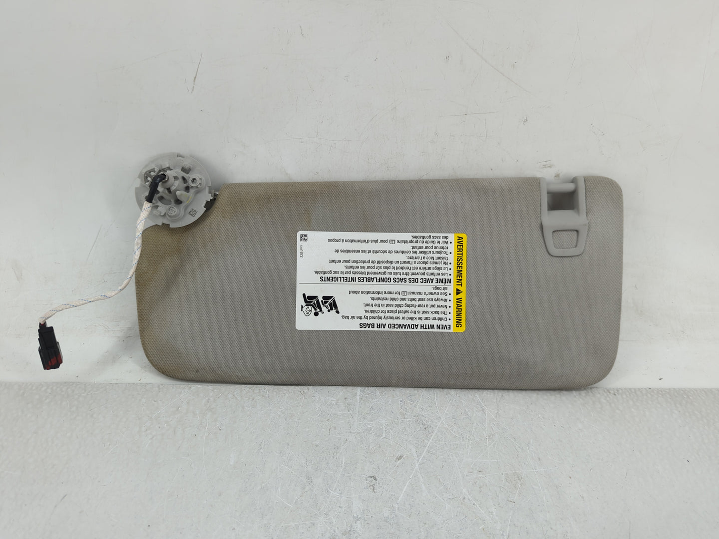 2020 Cadillac Ct5 Sun Visor Shade Replacement Passenger Right Mirror Fits OEM Used Auto Parts - Oemusedautoparts1.com