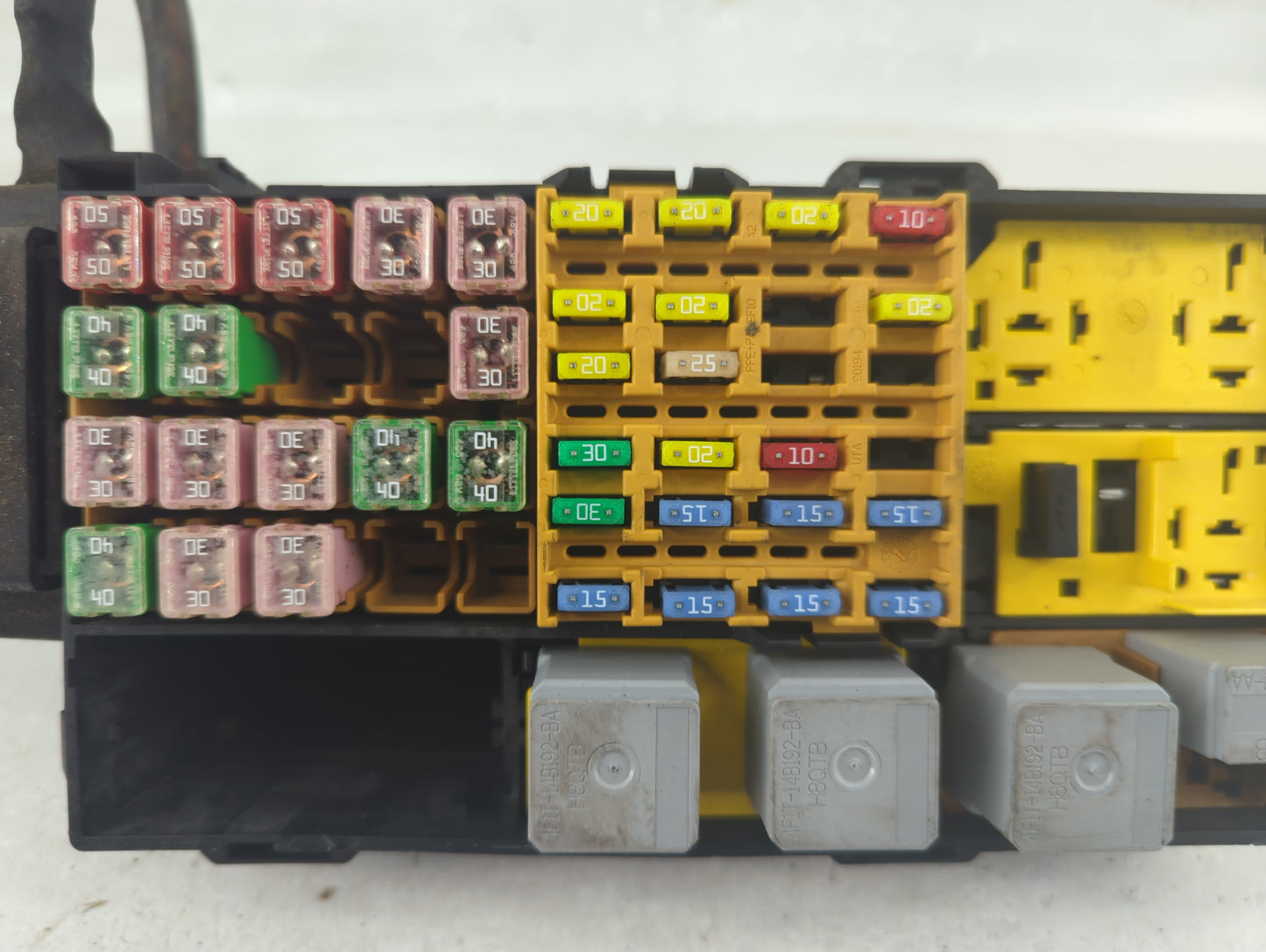 2015-2020 Cadillac Escalade Fusebox Fuse Box Panel Relay Module P/N:2593532 Fits Fits 2015 2016 2017 2018 2019 2020 OEM Used