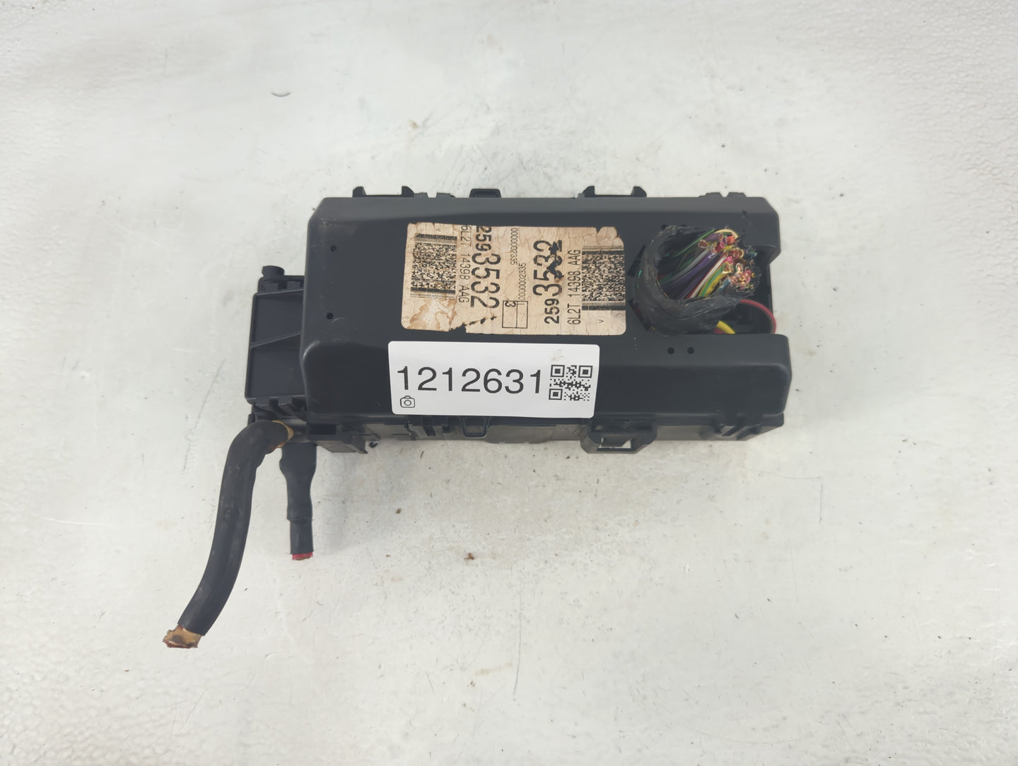 2015-2020 Cadillac Escalade Fusebox Fuse Box Panel Relay Module P/N:2593532 Fits Fits 2015 2016 2017 2018 2019 2020 OEM Used