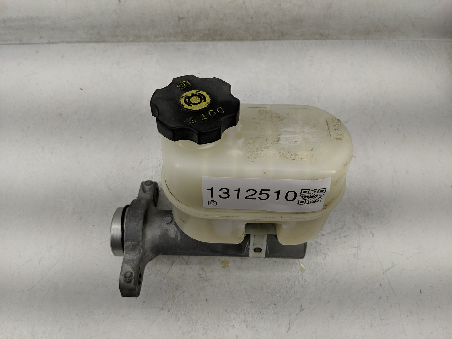 2015-2020 Cadillac Escalade Brake Master Cylinder - Oemusedautoparts1.com