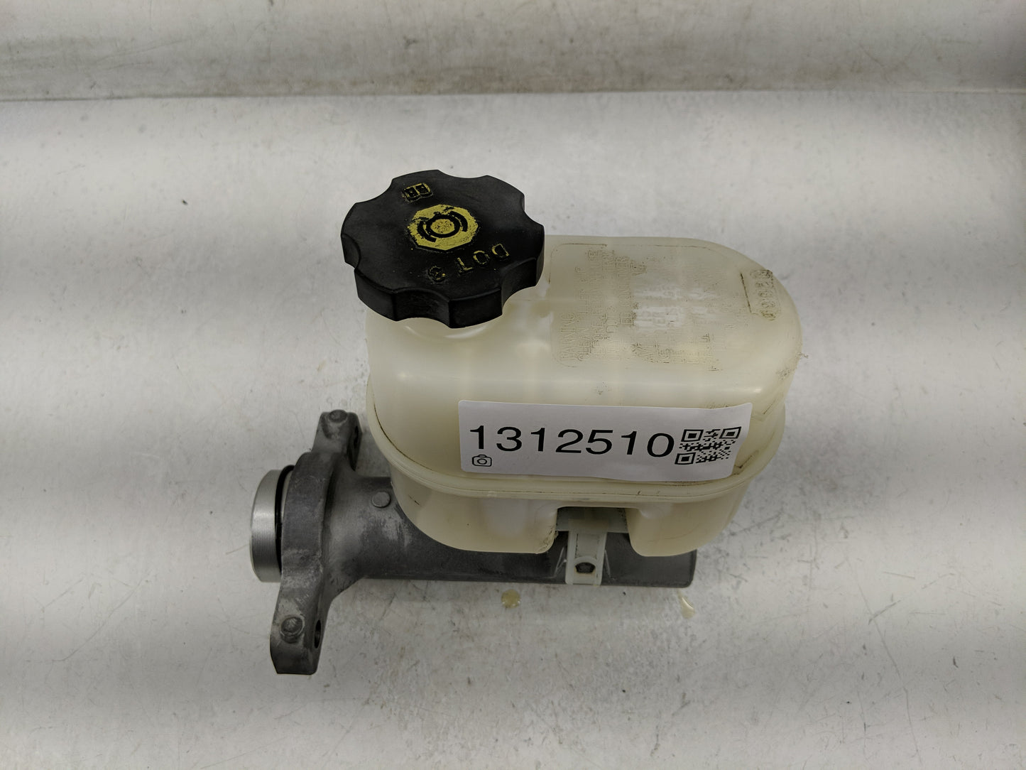 2015-2020 Cadillac Escalade Brake Master Cylinder - Oemusedautoparts1.com