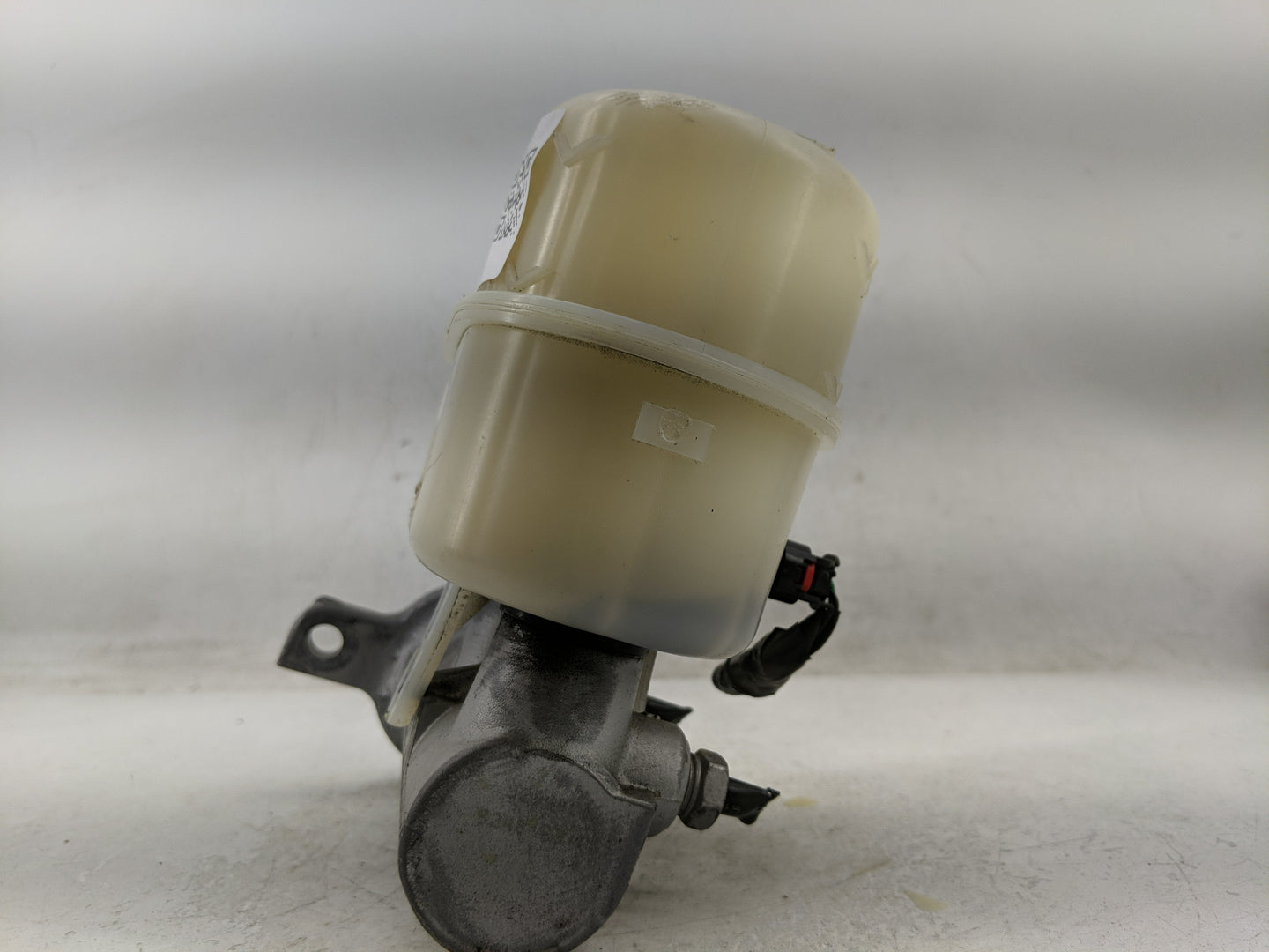 2015-2020 Cadillac Escalade Brake Master Cylinder - Oemusedautoparts1.com