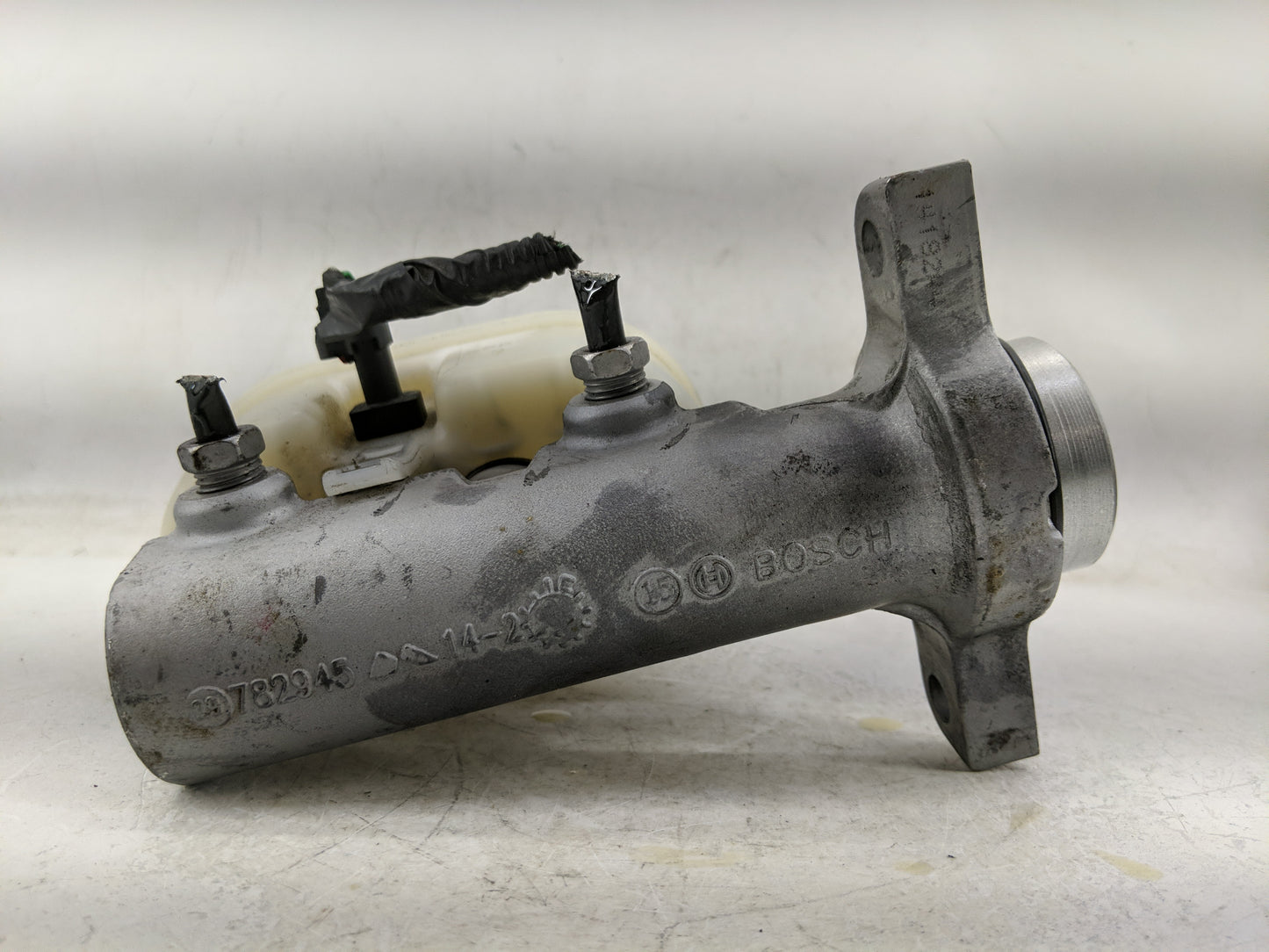 2015-2020 Cadillac Escalade Brake Master Cylinder - Oemusedautoparts1.com