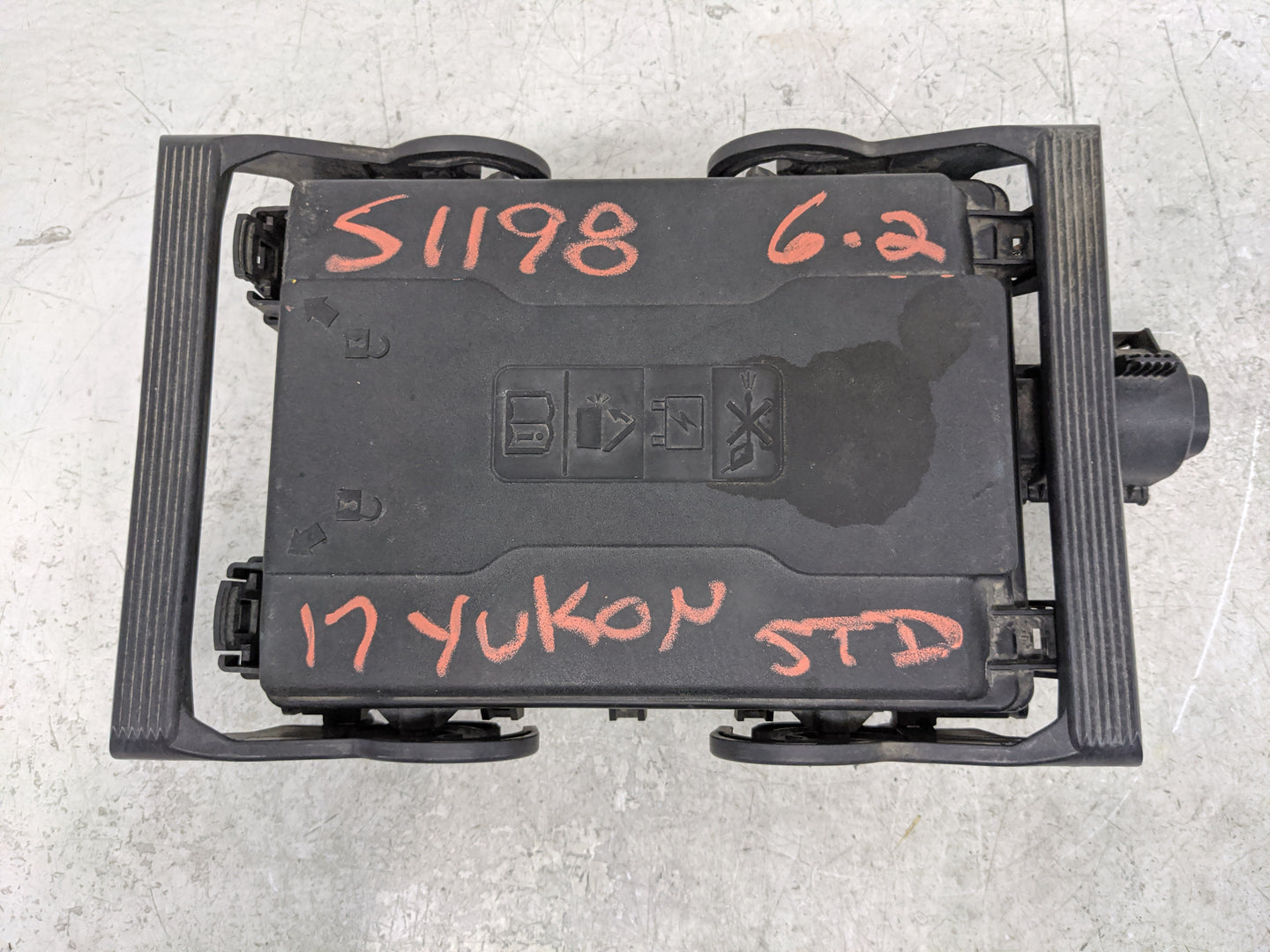 2015-2020 Cadillac Escalade Fusebox Fuse Box Panel Relay Module P/N:84017672 Fits Fits 2015 2016 2017 2018 2019 2020 OEM Use