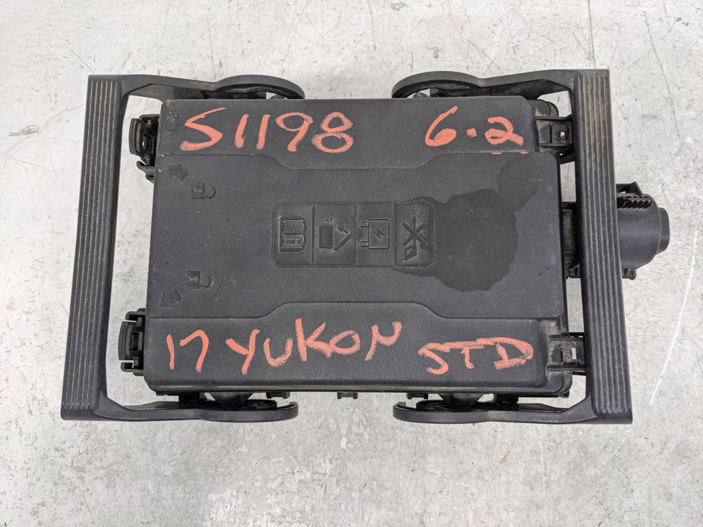 2015-2020 Cadillac Escalade Fusebox Fuse Box Panel Relay Module P/N:84017672 Fits Fits 2015 2016 2017 2018 2019 2020 OEM Use