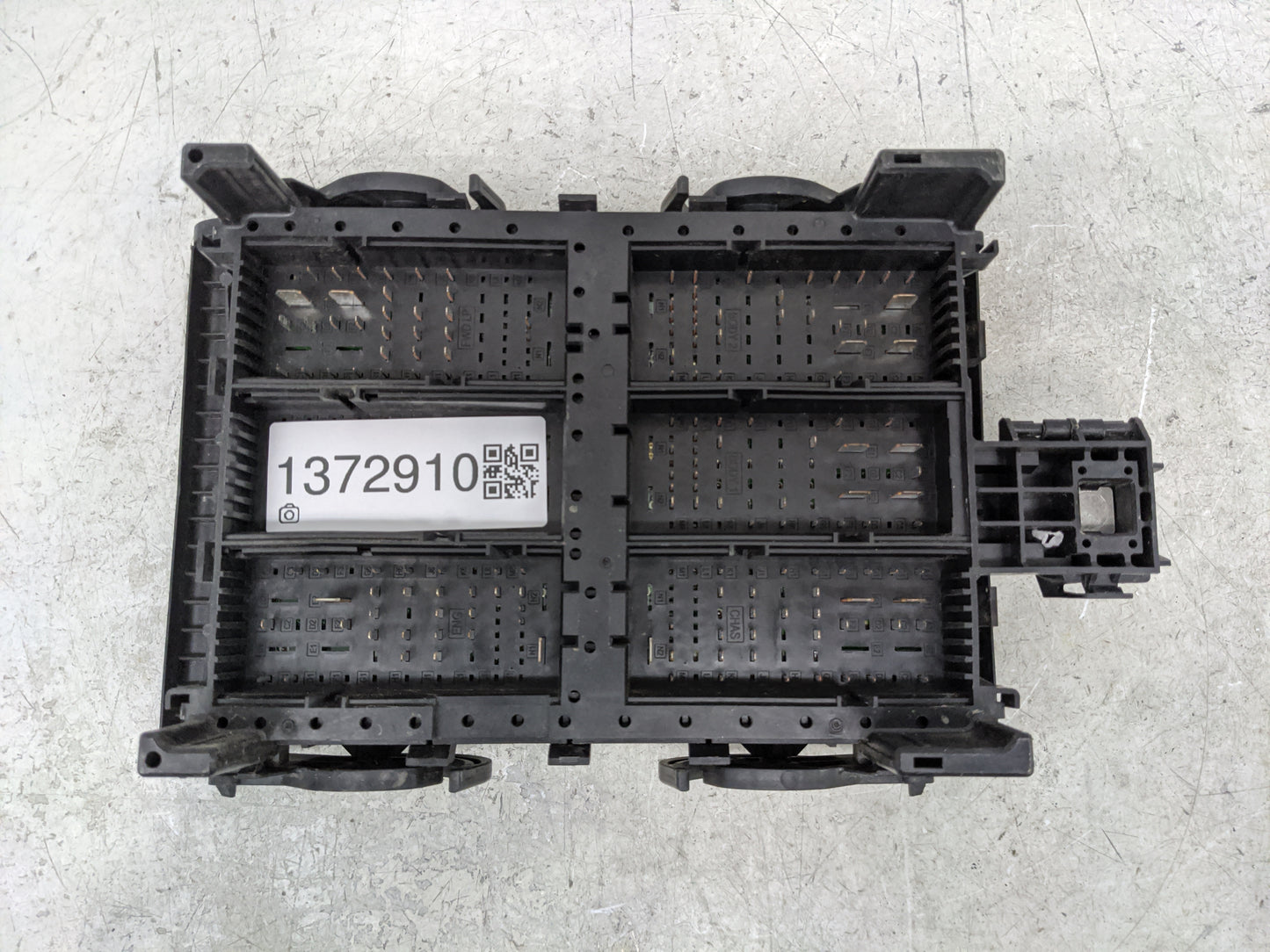2015-2020 Cadillac Escalade Fusebox Fuse Box Panel Relay Module P/N:84017672 Fits Fits 2015 2016 2017 2018 2019 2020 OEM Use