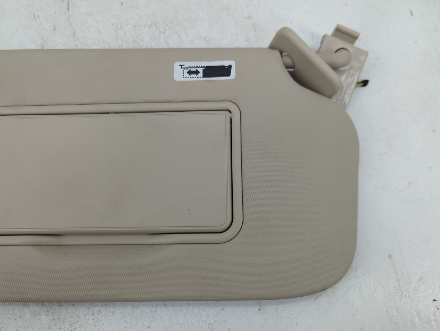 2020 Cadillac Escalade Sun Visor Shade Replacement Passenger Right Mirror Fits OEM Used Auto Parts - Oemusedautoparts1.com