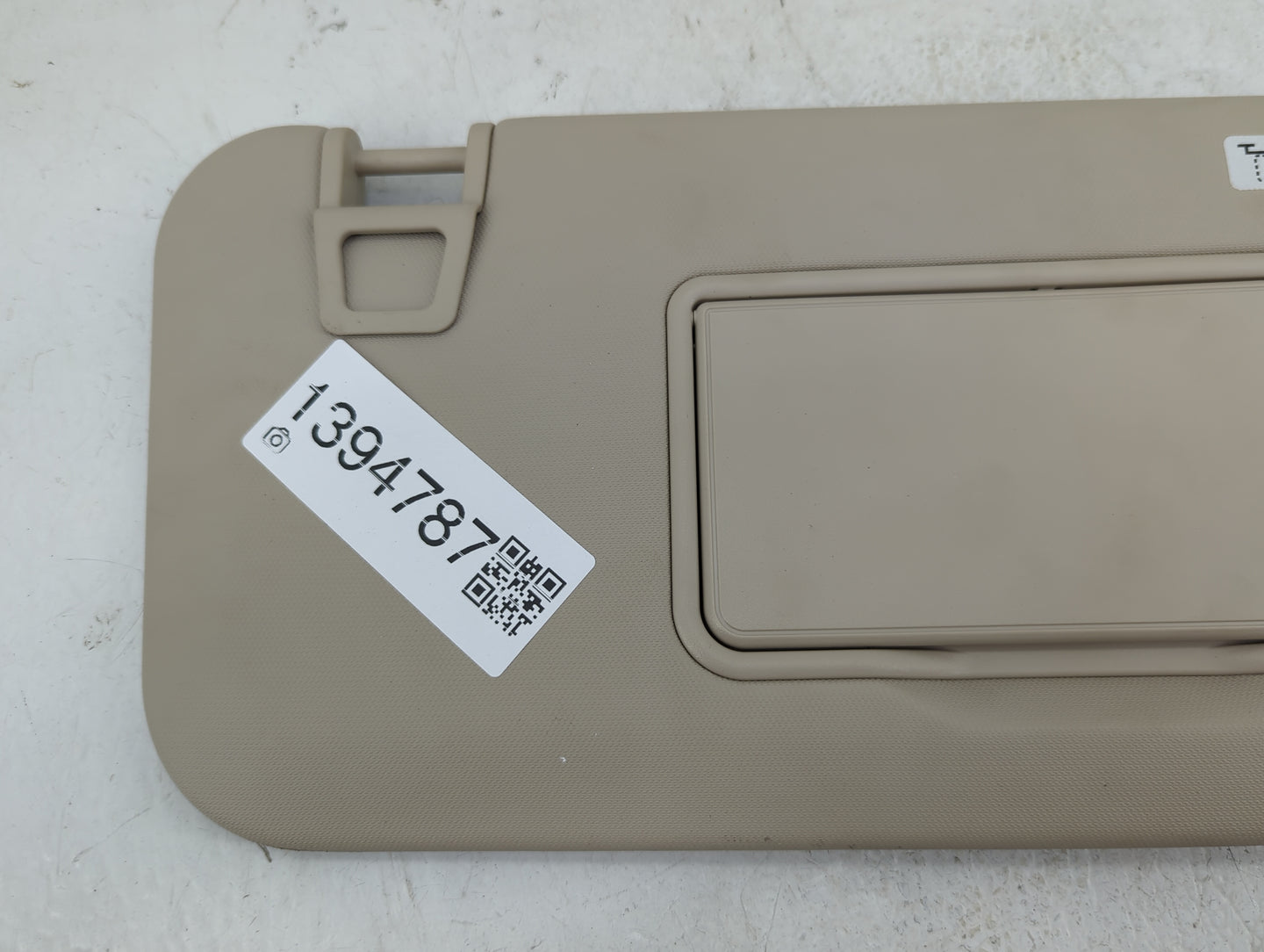 2020 Cadillac Escalade Sun Visor Shade Replacement Passenger Right Mirror Fits OEM Used Auto Parts - Oemusedautoparts1.com