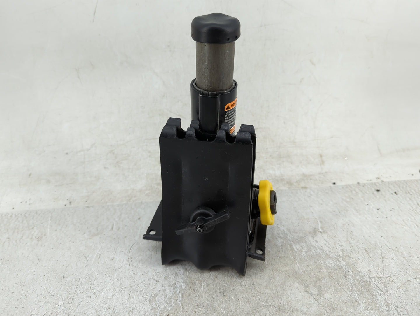 2020 Cadillac Escalade Spare Scissor Car Jack - Oemusedautoparts1.com