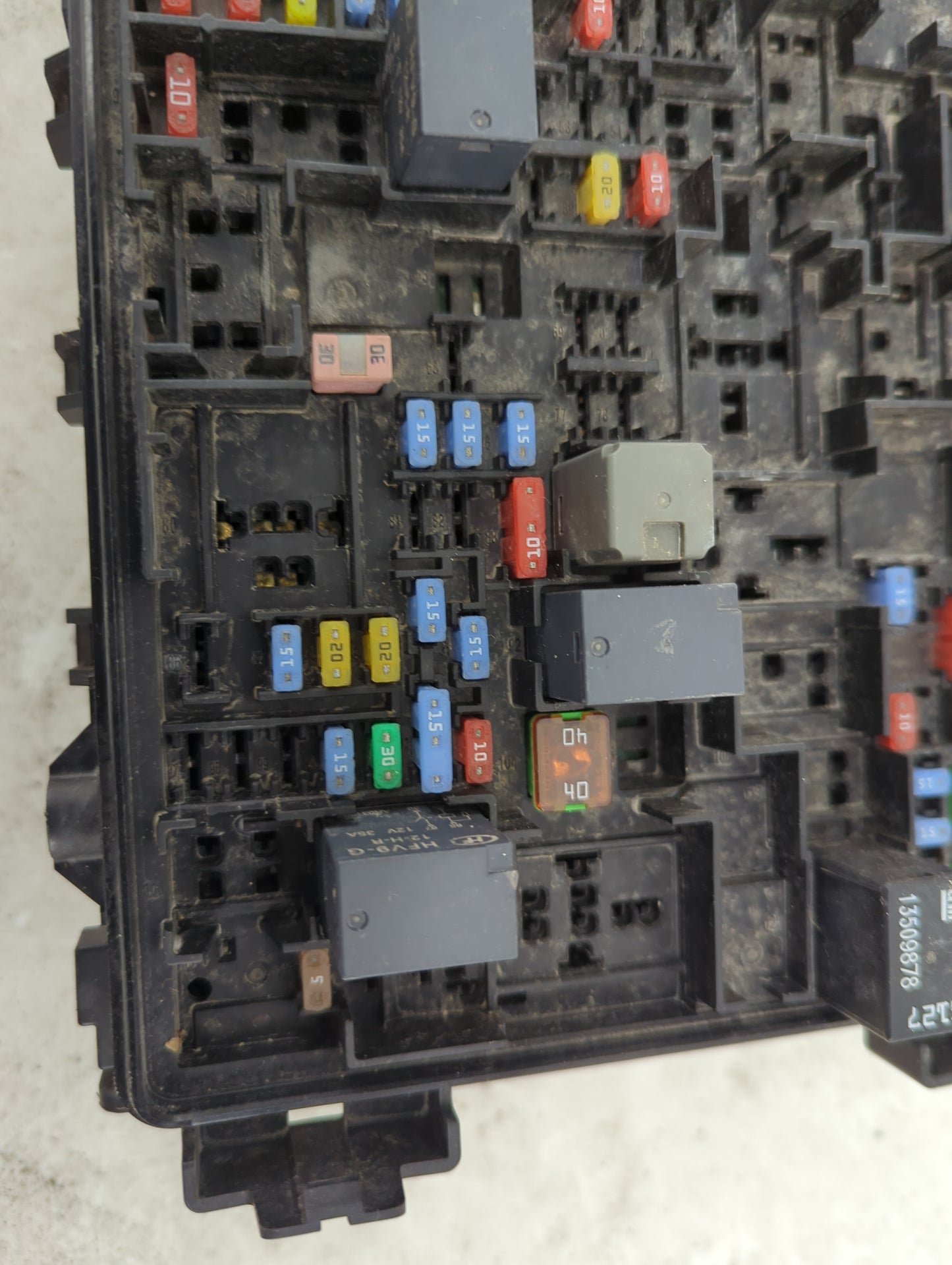 2015-2020 Cadillac Escalade Fusebox Fuse Box Panel Relay Module P/N:84114437 Fits Fits 2015 2016 2017 2018 2019 2020 OEM Use