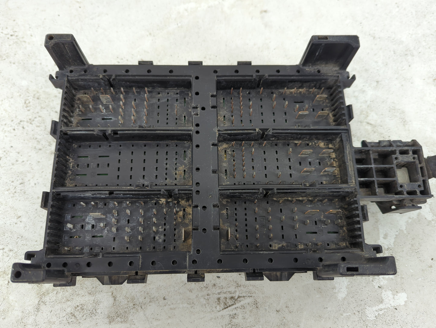 2015-2020 Cadillac Escalade Fusebox Fuse Box Panel Relay Module P/N:84114437 Fits Fits 2015 2016 2017 2018 2019 2020 OEM Use