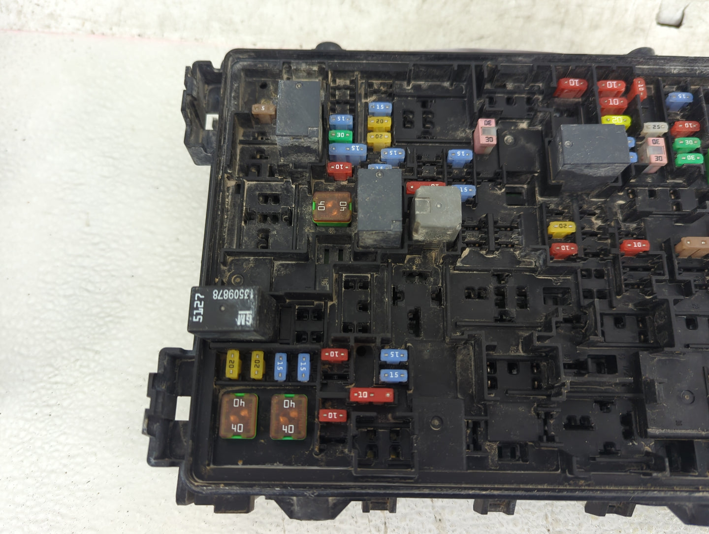 2015-2020 Cadillac Escalade Fusebox Fuse Box Panel Relay Module P/N:84114437 Fits Fits 2015 2016 2017 2018 2019 2020 OEM Use