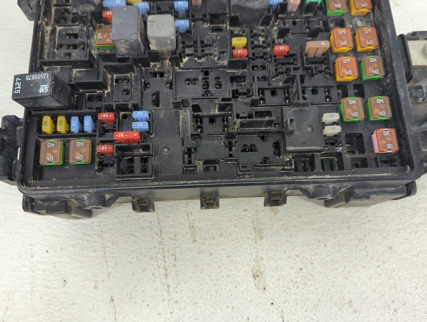 2015-2020 Cadillac Escalade Fusebox Fuse Box Panel Relay Module P/N:84114437 Fits Fits 2015 2016 2017 2018 2019 2020 OEM Use