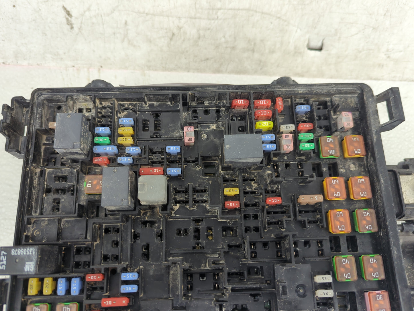 2015-2020 Cadillac Escalade Fusebox Fuse Box Panel Relay Module P/N:84114437 Fits Fits 2015 2016 2017 2018 2019 2020 OEM Use