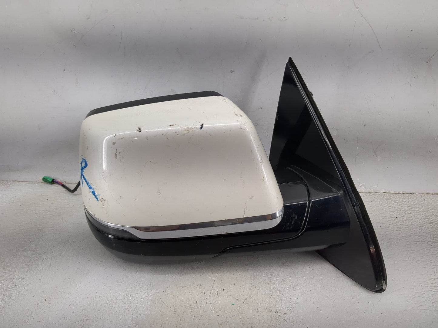 2020 Cadillac Escalade Passenger Side View Mirror - Right Door Mirror OEM Used - Oemusedautoparts1.com