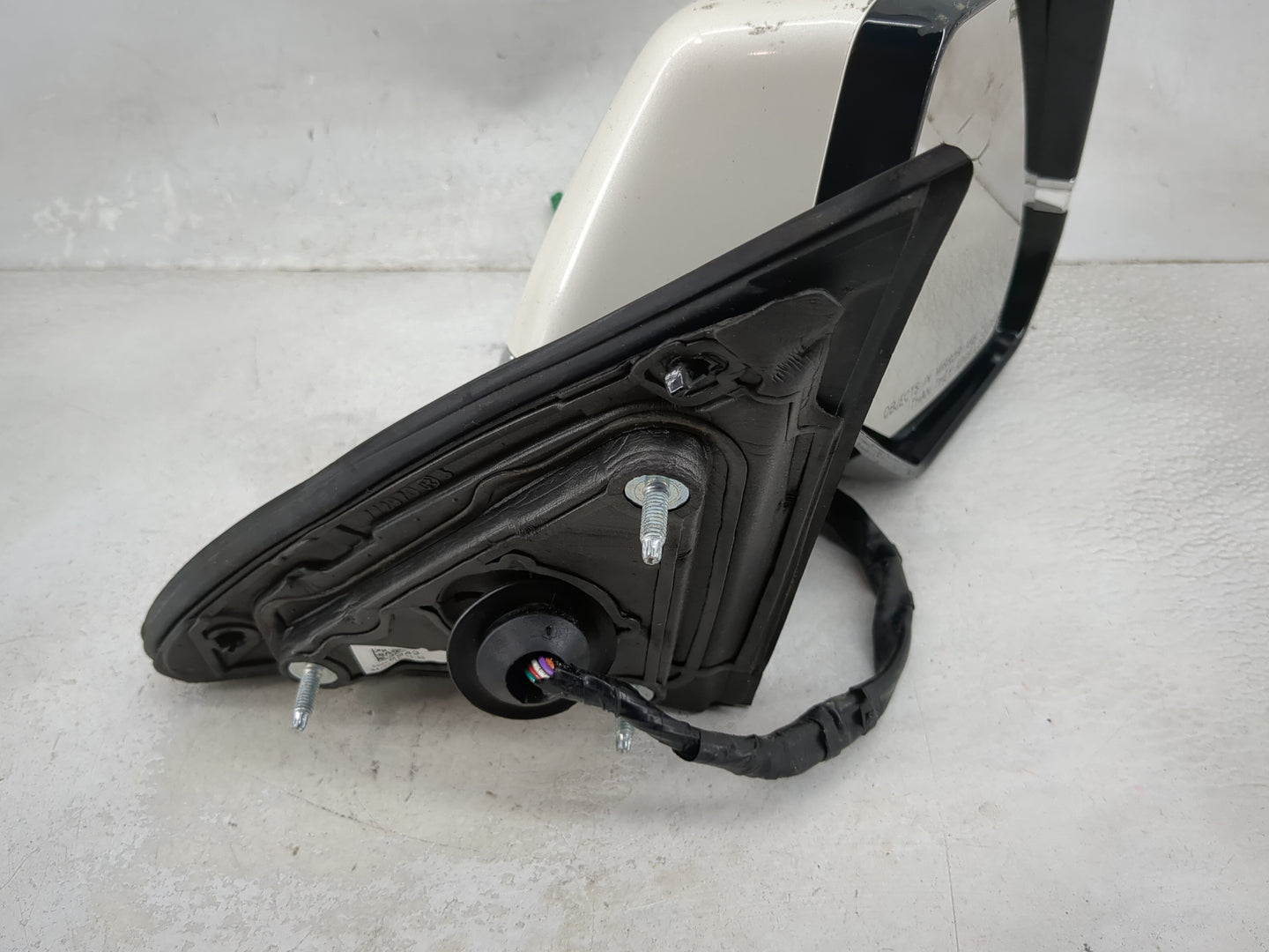2020 Cadillac Escalade Passenger Side View Mirror - Right Door Mirror OEM Used - Oemusedautoparts1.com