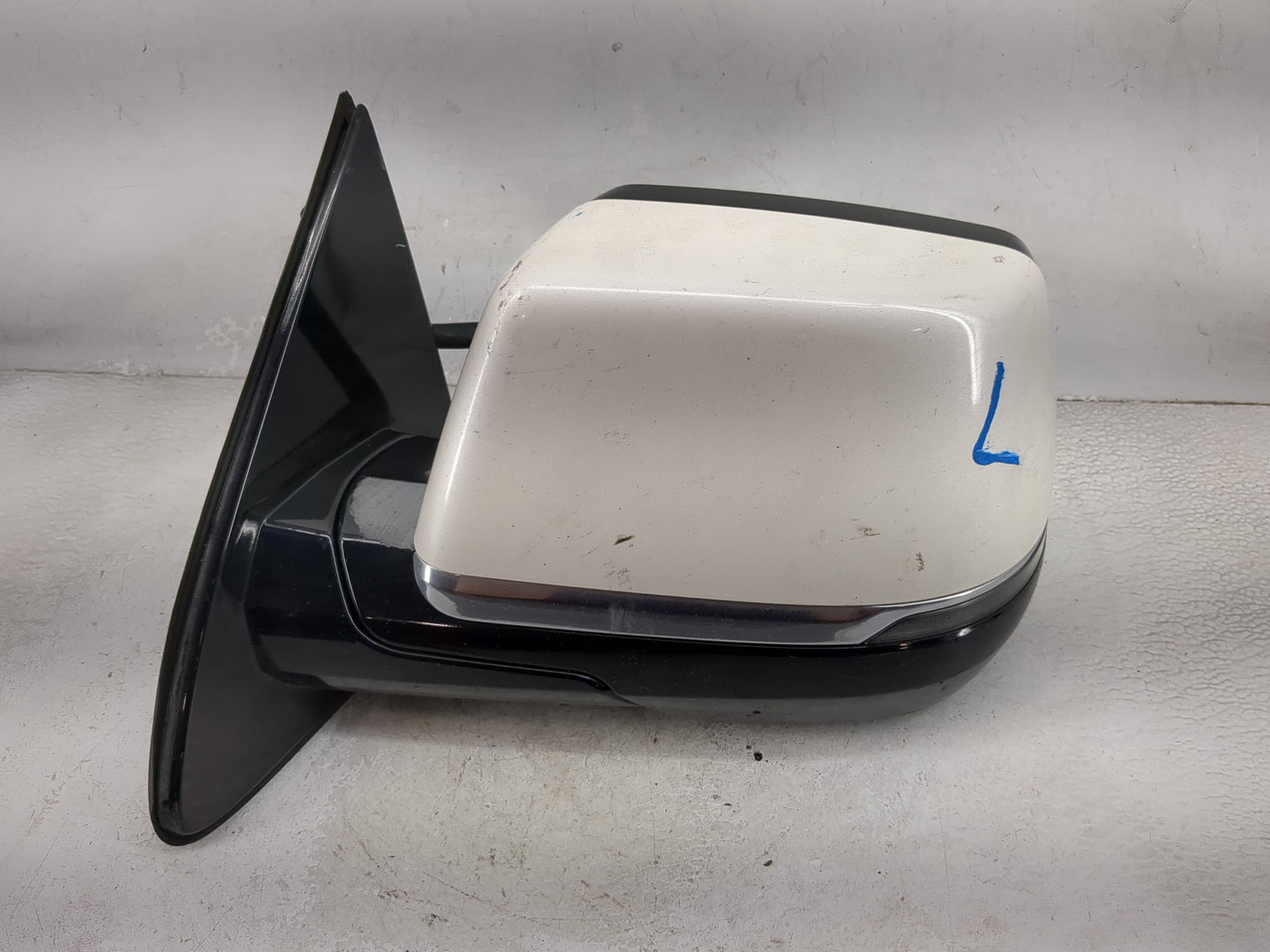 2020 Cadillac Escalade Driver Side View Mirror - Left Door Mirror OEM Used - Oemusedautoparts1.com