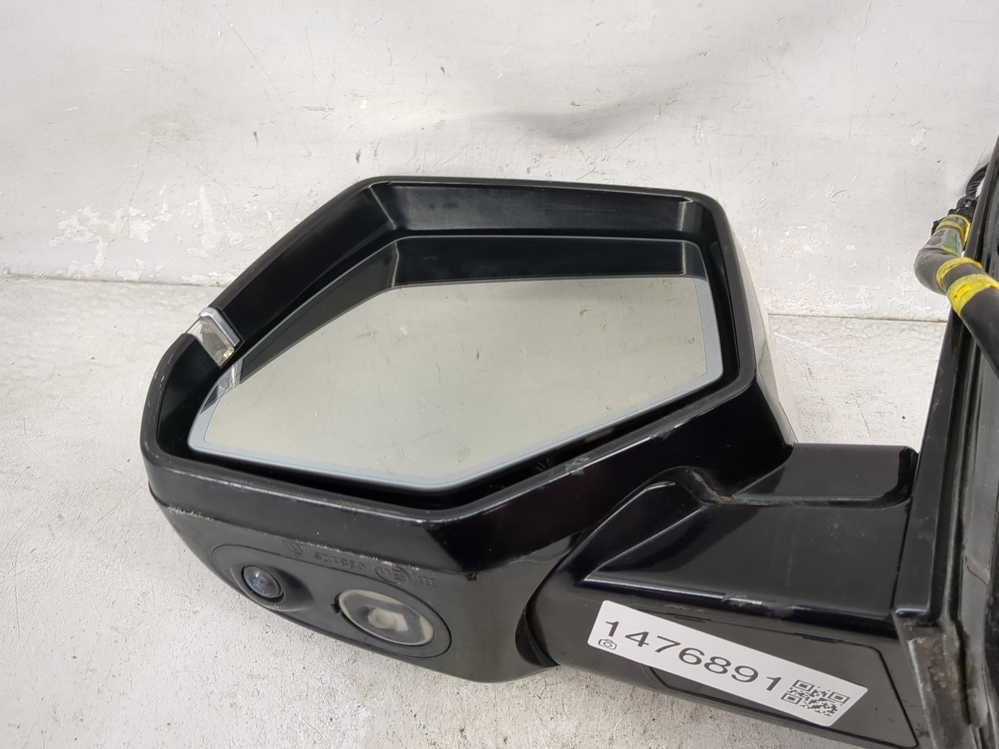 2020 Cadillac Escalade Driver Side View Mirror - Left Door Mirror OEM Used - Oemusedautoparts1.com