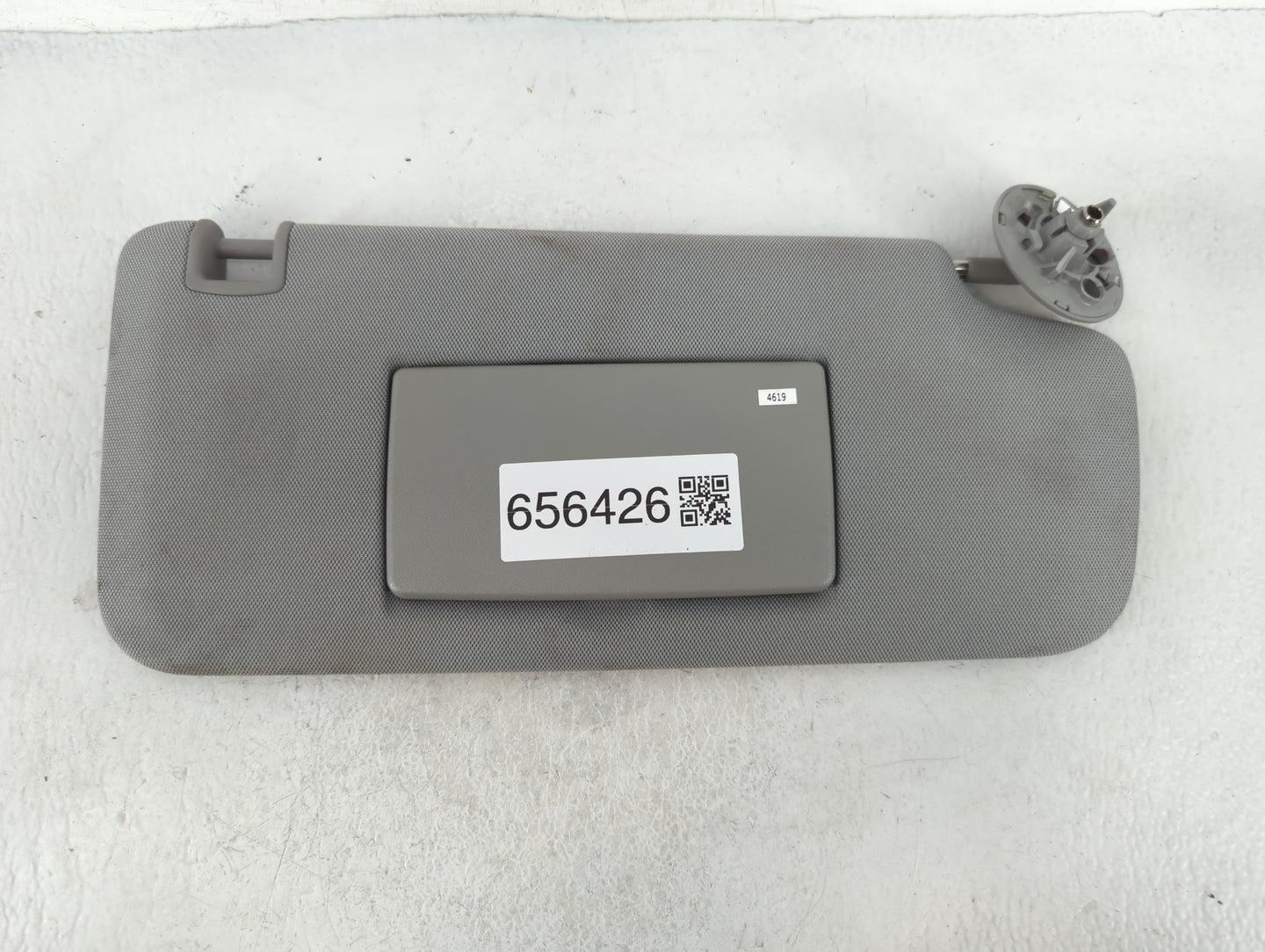 2020 Cadillac Escalade Sun Visor Shade Replacement Passenger Right Mirror Fits OEM Used Auto Parts - Oemusedautoparts1.com