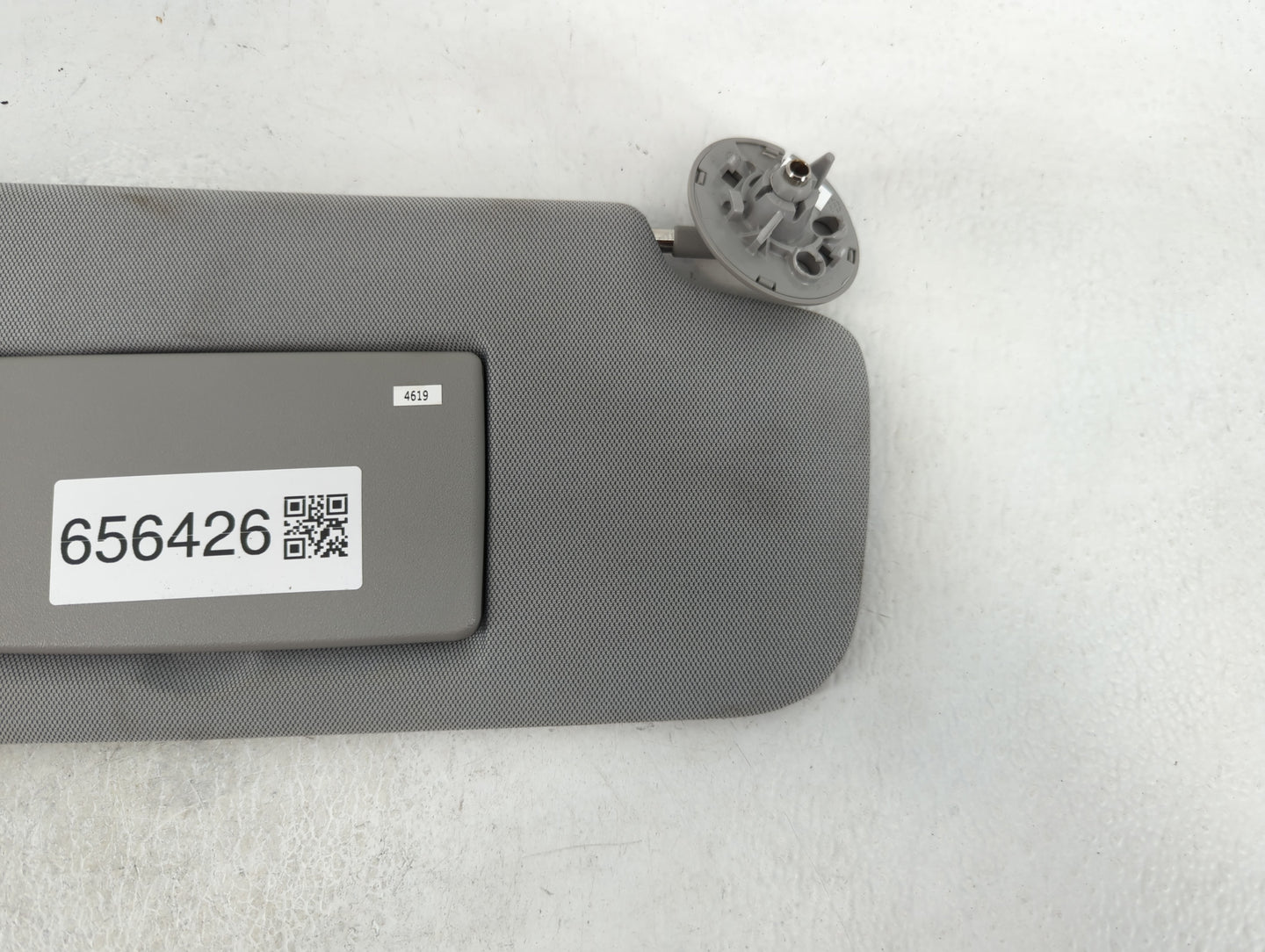 2020 Cadillac Escalade Sun Visor Shade Replacement Passenger Right Mirror Fits OEM Used Auto Parts - Oemusedautoparts1.com