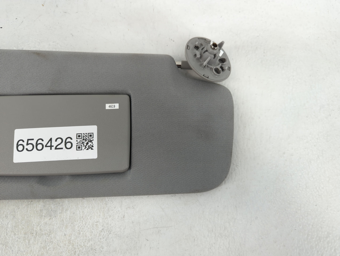 2020 Cadillac Escalade Sun Visor Shade Replacement Passenger Right Mirror Fits OEM Used Auto Parts - Oemusedautoparts1.com