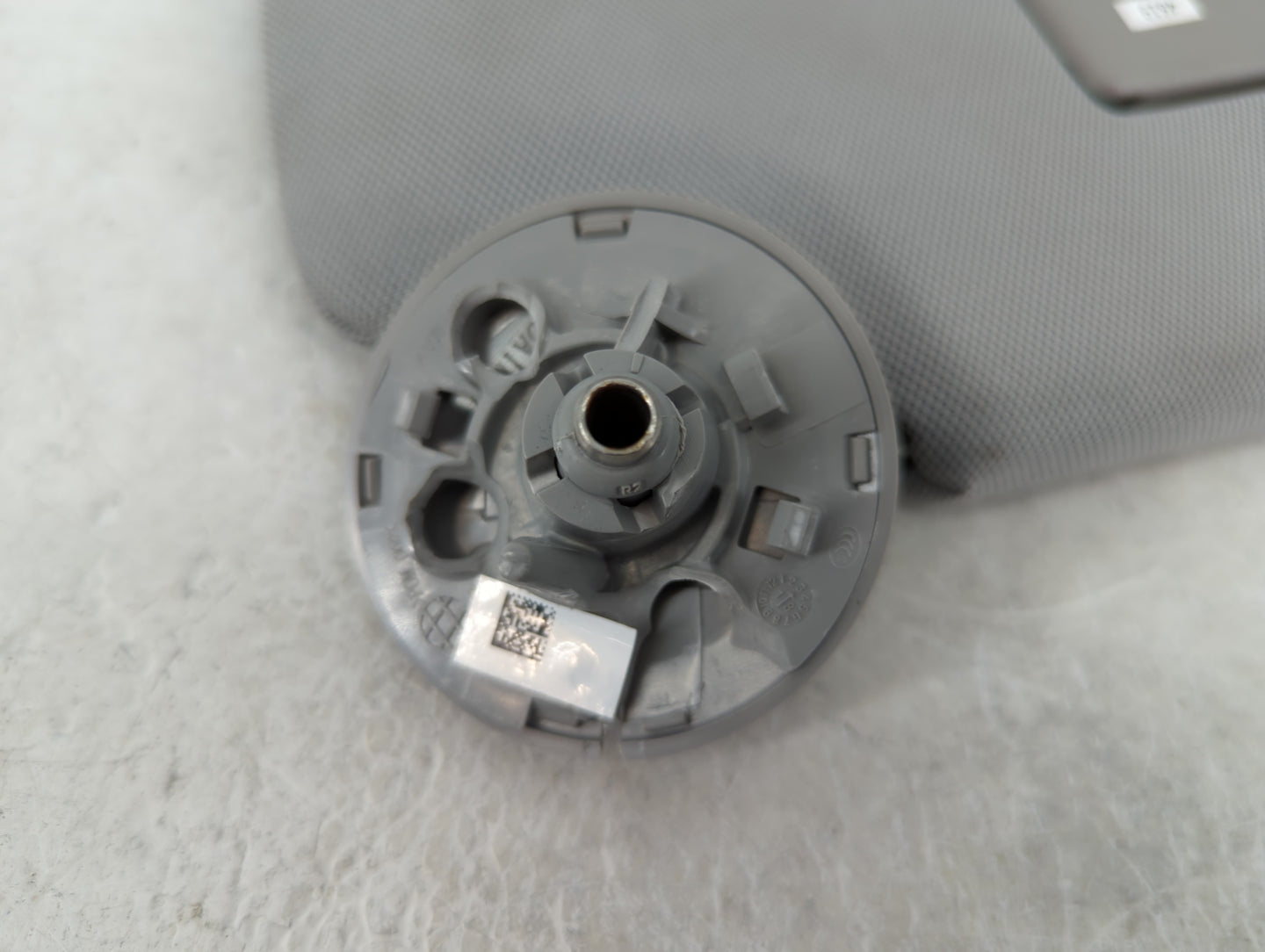 2020 Cadillac Escalade Sun Visor Shade Replacement Passenger Right Mirror Fits OEM Used Auto Parts - Oemusedautoparts1.com