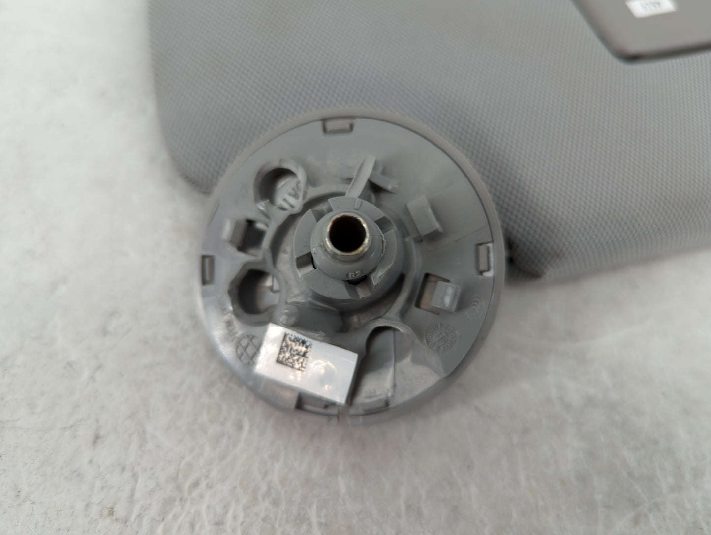 2020 Cadillac Escalade Sun Visor Shade Replacement Passenger Right Mirror Fits OEM Used Auto Parts - Oemusedautoparts1.com