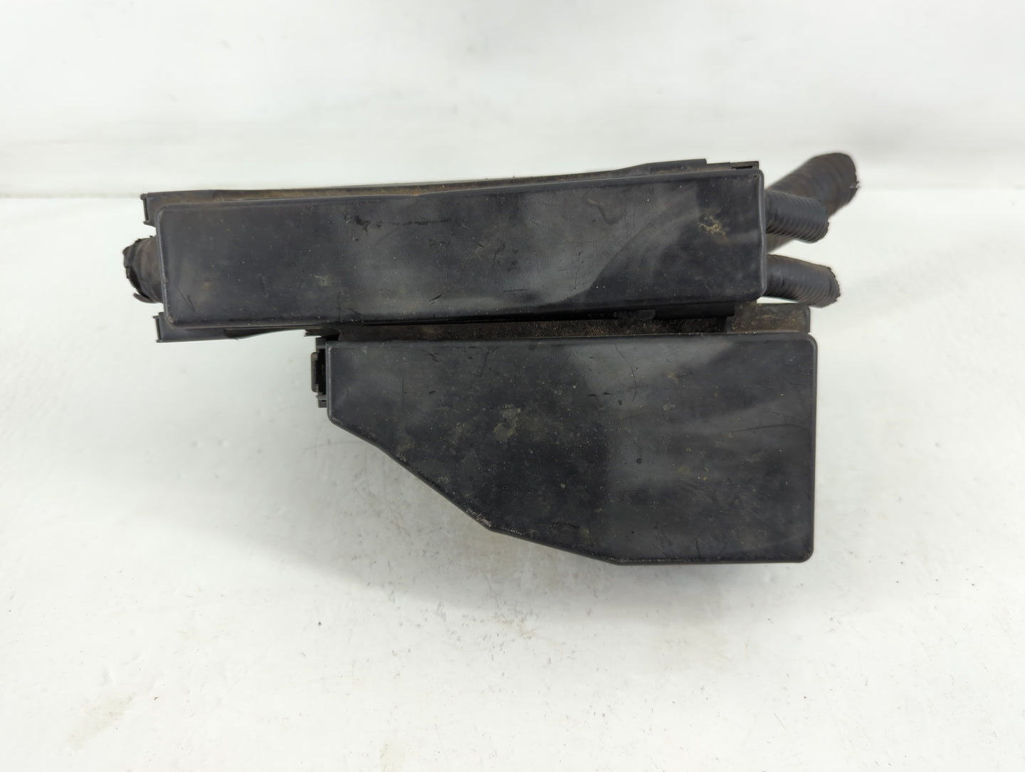 2020 Cadillac Xt5 Fusebox Fuse Box Panel Relay Module P/N:4482 NB2 Fits OEM Used Auto Parts - Oemusedautoparts1.com