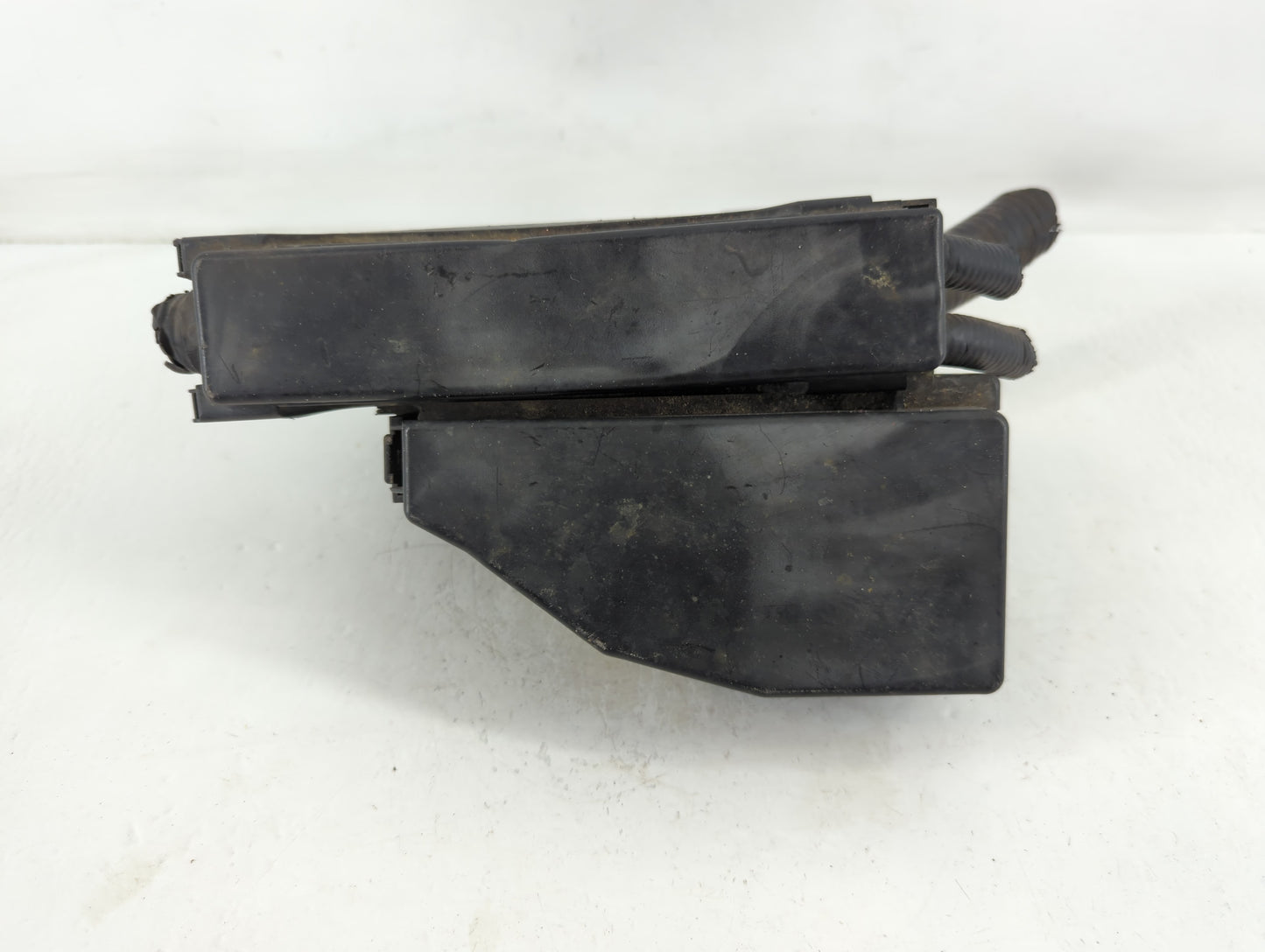 2020 Cadillac Xt5 Fusebox Fuse Box Panel Relay Module P/N:4482 NB2 Fits OEM Used Auto Parts - Oemusedautoparts1.com