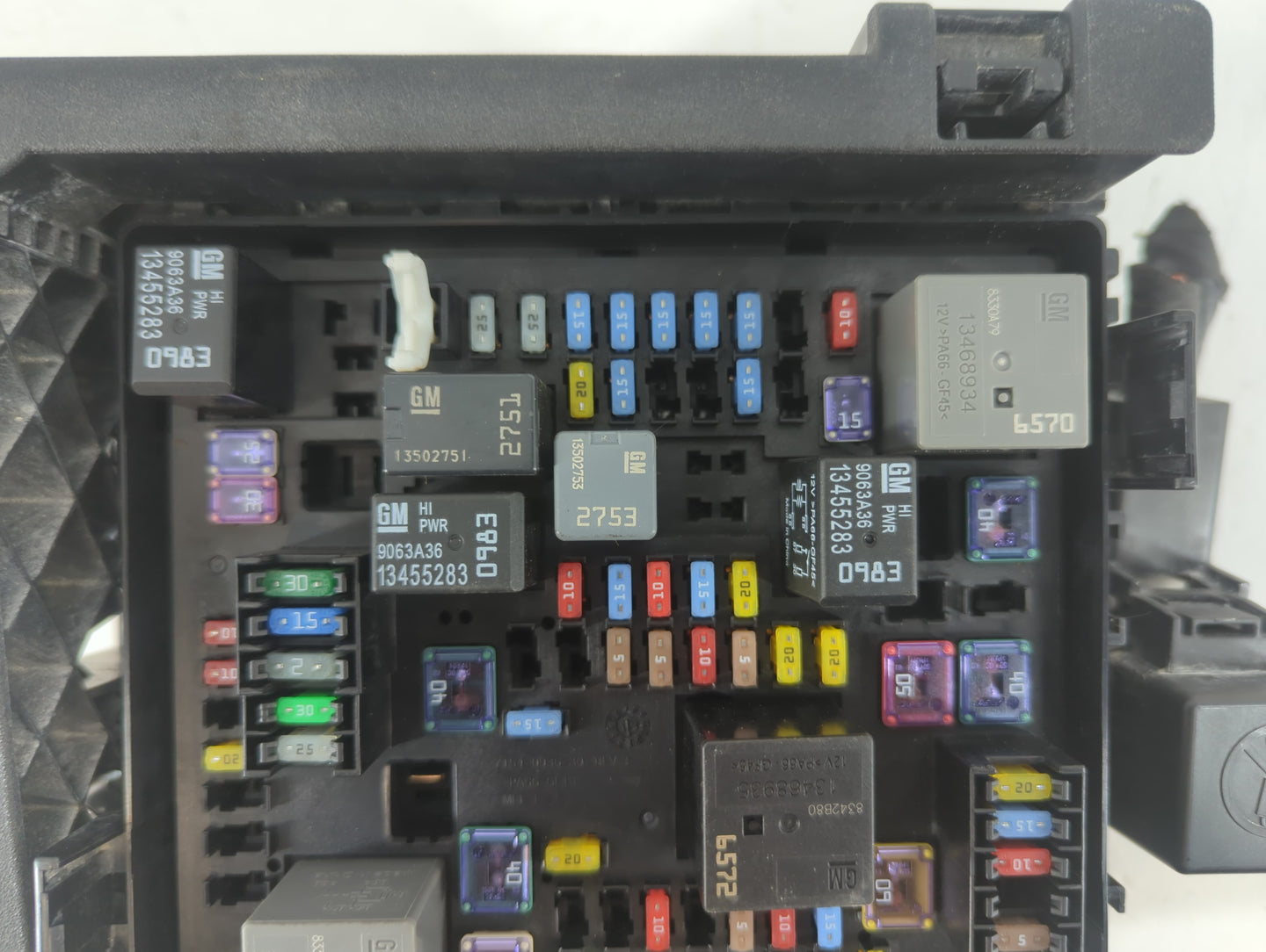 2020 Cadillac Xt5 Fusebox Fuse Box Panel Relay Module P/N:PA66-GF13 7154-0936-30 Fits OEM Used Auto Parts - Oemusedautoparts