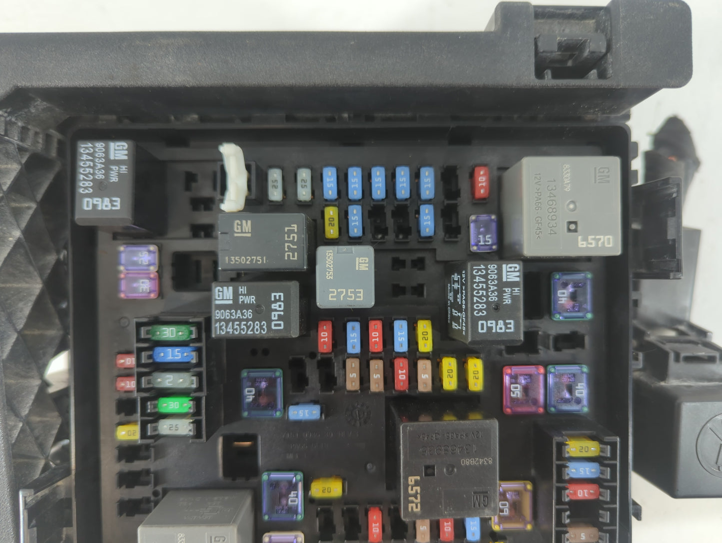 2020 Cadillac Xt5 Fusebox Fuse Box Panel Relay Module P/N:PA66-GF13 7154-0936-30 Fits OEM Used Auto Parts - Oemusedautoparts