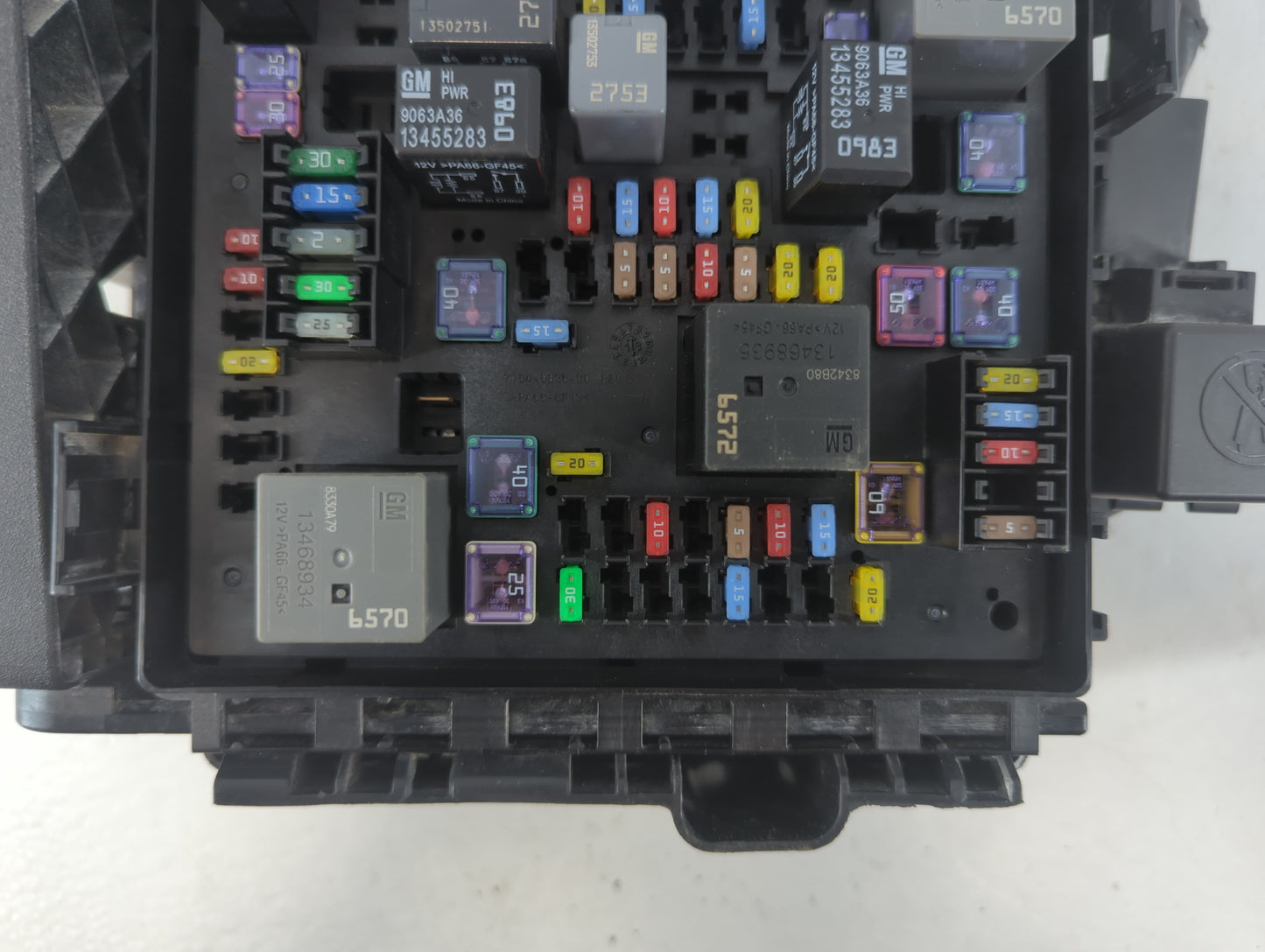 2020 Cadillac Xt5 Fusebox Fuse Box Panel Relay Module P/N:PA66-GF13 7154-0936-30 Fits OEM Used Auto Parts - Oemusedautoparts