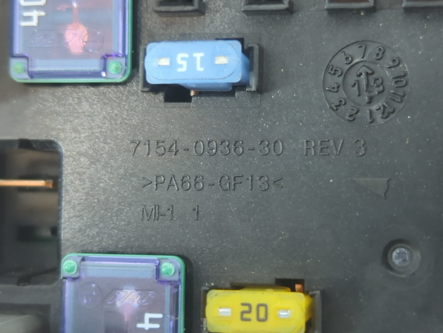 2020 Cadillac Xt5 Fusebox Fuse Box Panel Relay Module P/N:PA66-GF13 7154-0936-30 Fits OEM Used Auto Parts - Oemusedautoparts