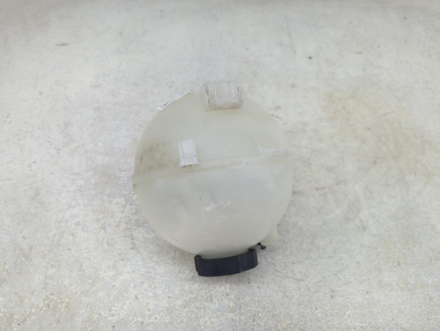 2020-2020 Cadillac Xt6 Radiator Coolant Overflow Expansion Tank Bottle - Oemusedautoparts1.com