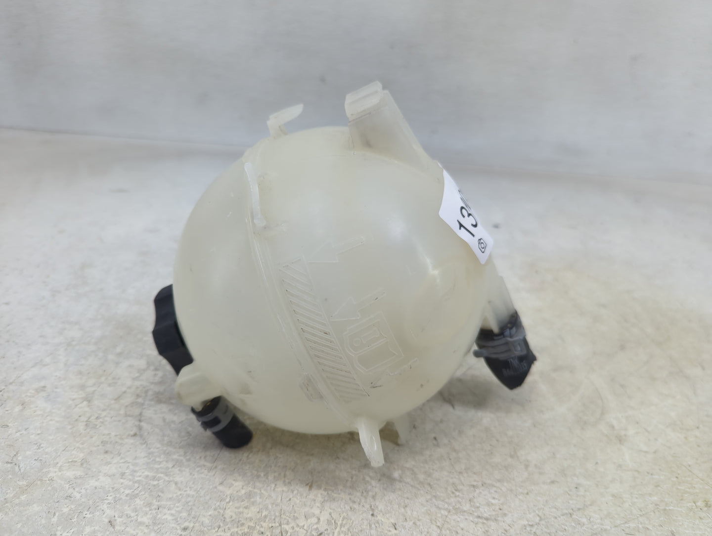 2020-2020 Cadillac Xt6 Radiator Coolant Overflow Expansion Tank Bottle - Oemusedautoparts1.com