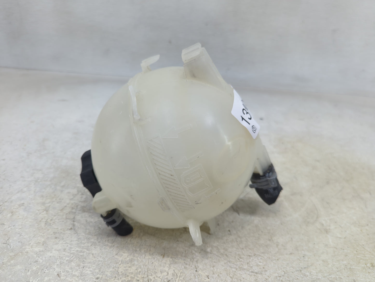 2020-2020 Cadillac Xt6 Radiator Coolant Overflow Expansion Tank Bottle - Oemusedautoparts1.com