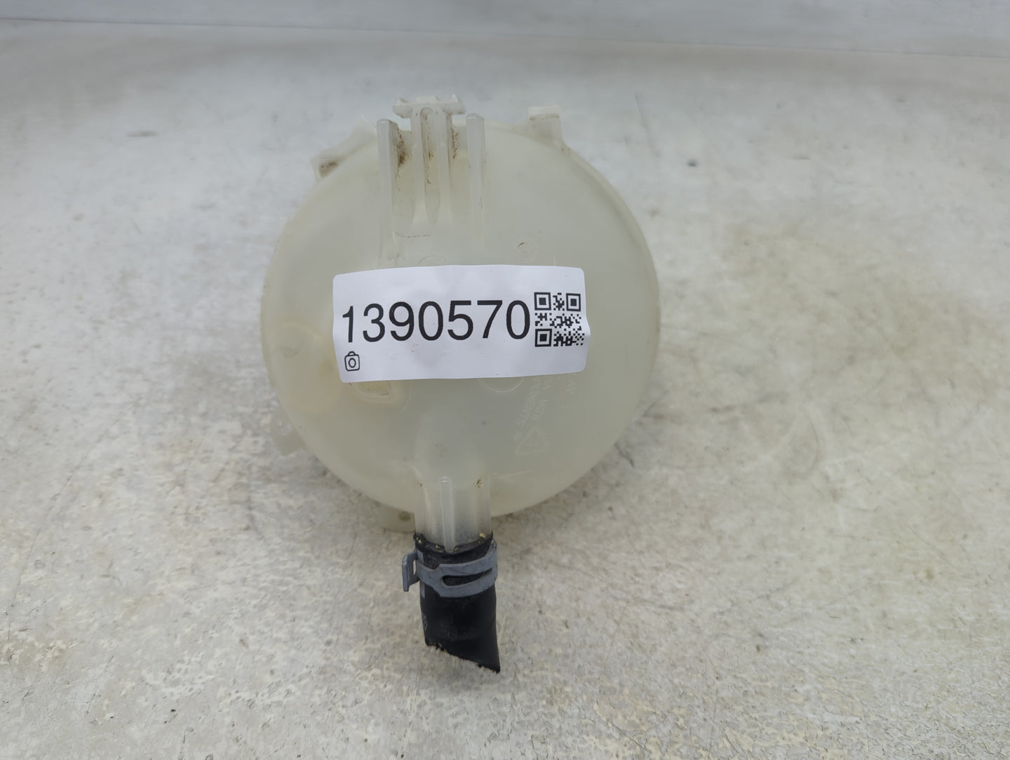 2020-2020 Cadillac Xt6 Radiator Coolant Overflow Expansion Tank Bottle - Oemusedautoparts1.com