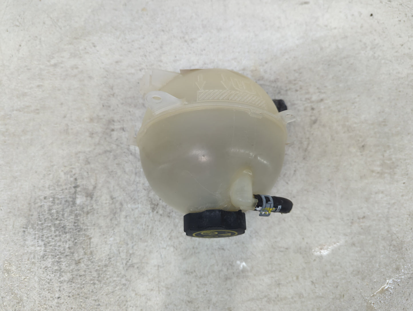 2020-2020 Cadillac Xt6 Radiator Coolant Overflow Expansion Tank Bottle - Oemusedautoparts1.com