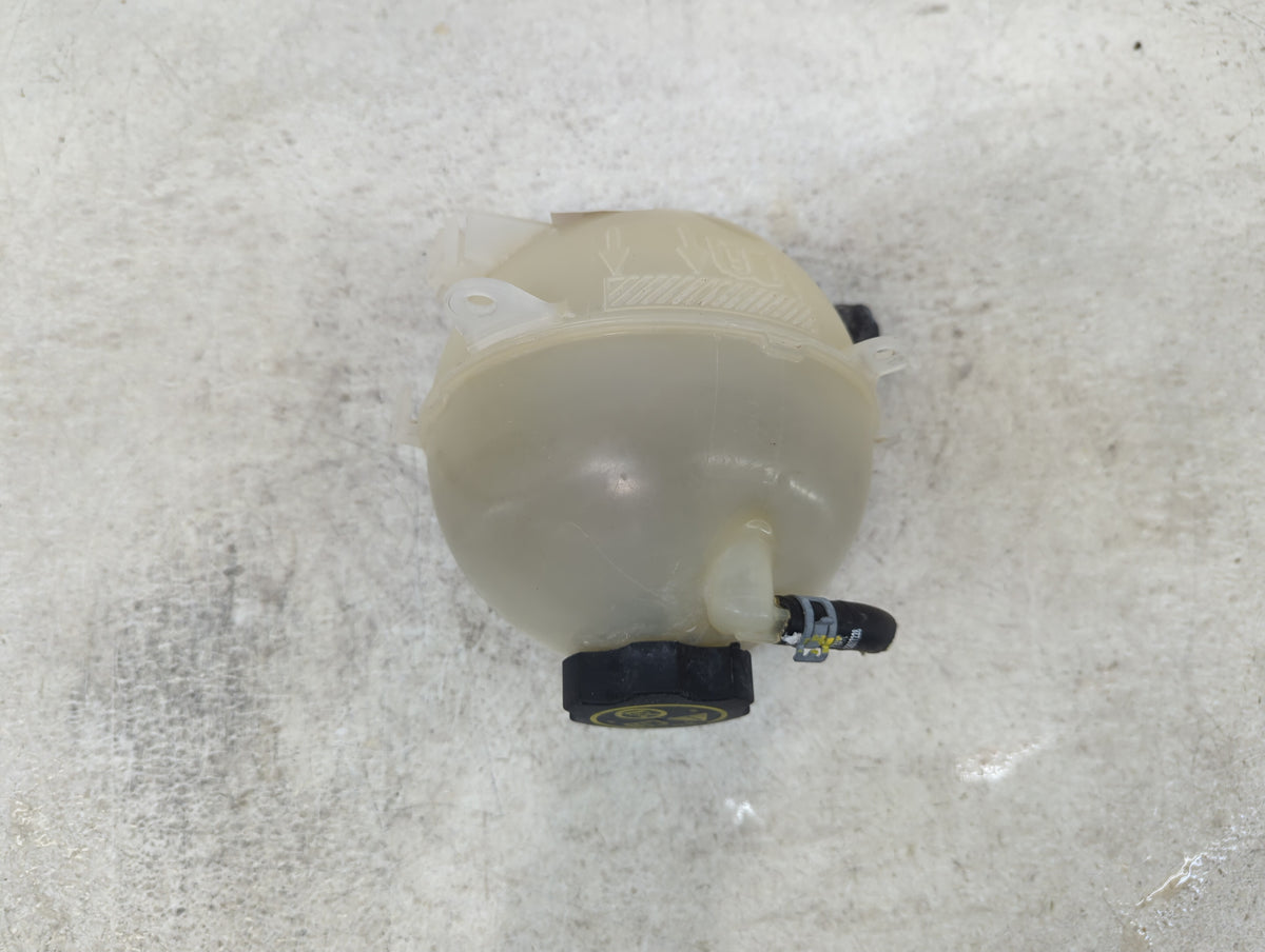 2020-2020 Cadillac Xt6 Radiator Coolant Overflow Expansion Tank Bottle 1409588 - Oemusedautoparts1.com